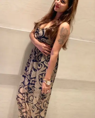 Queula Escort
